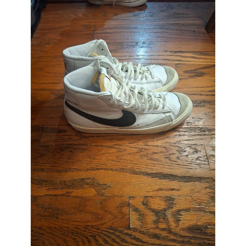 Nike - Picture 4 of 4